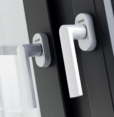 Accessori: cerniere e maniglie